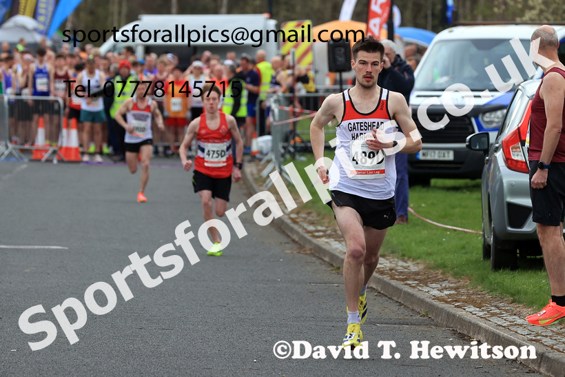Senior Mens relay, 2026 Elswick Harriers Good Friday Road Relays and Young Athletes, Newburn,  Newcastle upon Tyne. Photo: David T. Hewitson/Sports for All Pics